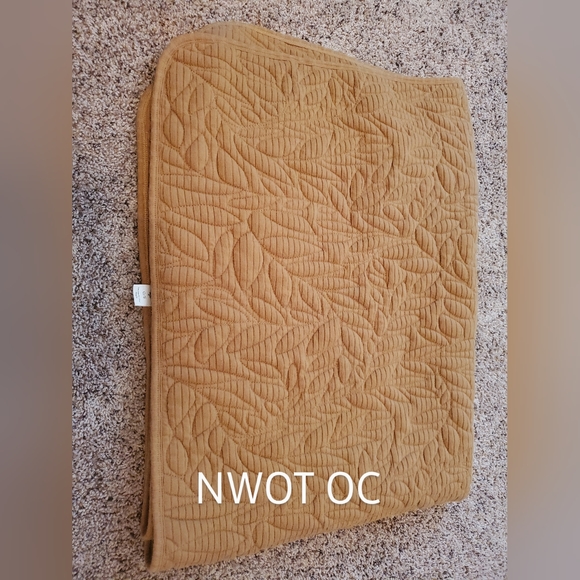 kate quinn Bedding Kate Quinn Quilt Poshmark